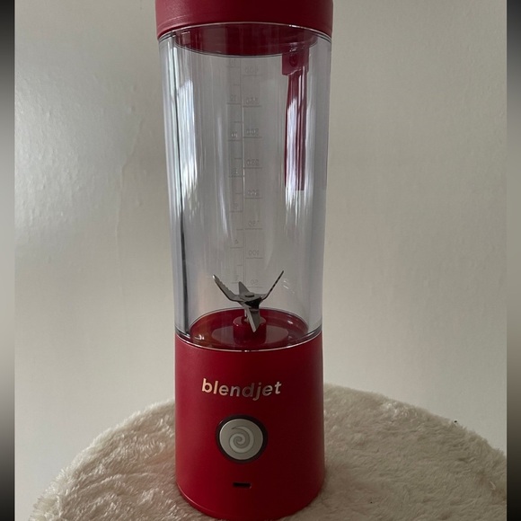 Blendjet Portable Wireless Blender - Picture 3 of 4